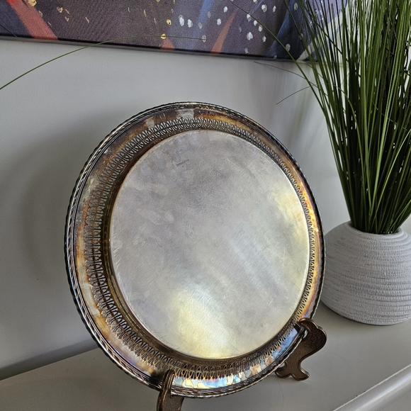 Antique WM Rogers Silver Plate Round Tray 4172, Round Serving Tray, Aged Patina - Picture 13 of 15